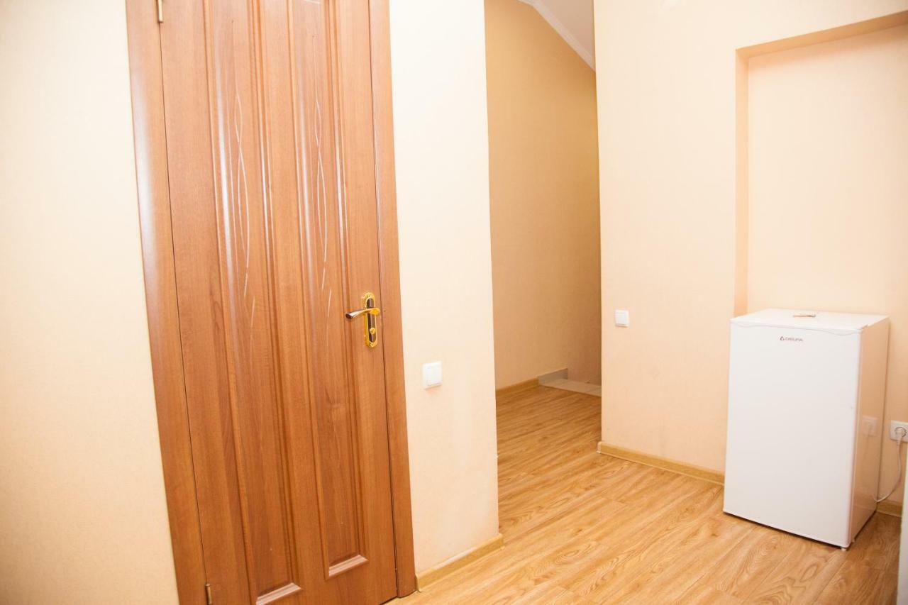 Semi-Luxury Apartment On Zhukovskogo Street 57 Zaporizhia Exterior foto